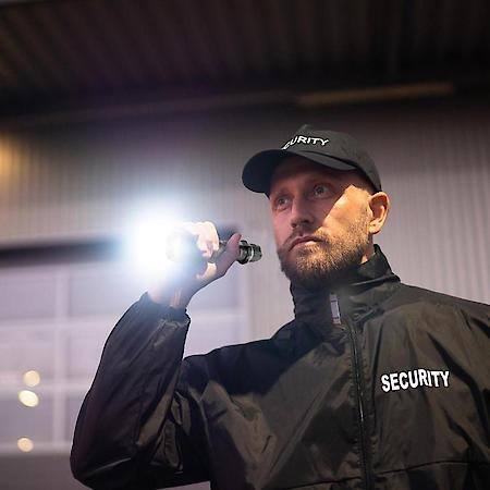 Trac Tact-R 1000 Lumen Rechargeable Flashlight