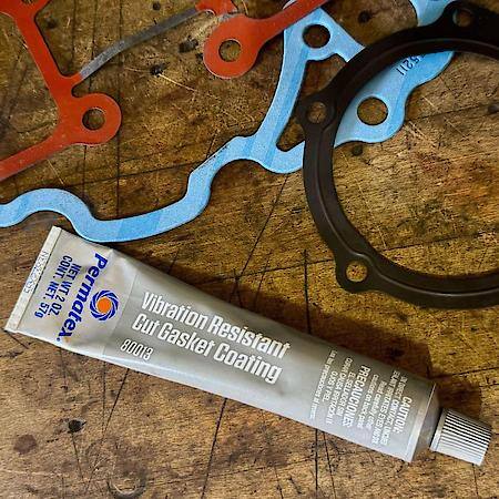 Grey Cut Gasket Coating, High Torque, Vibration-Resistant Silicone Sealant, 2 oz